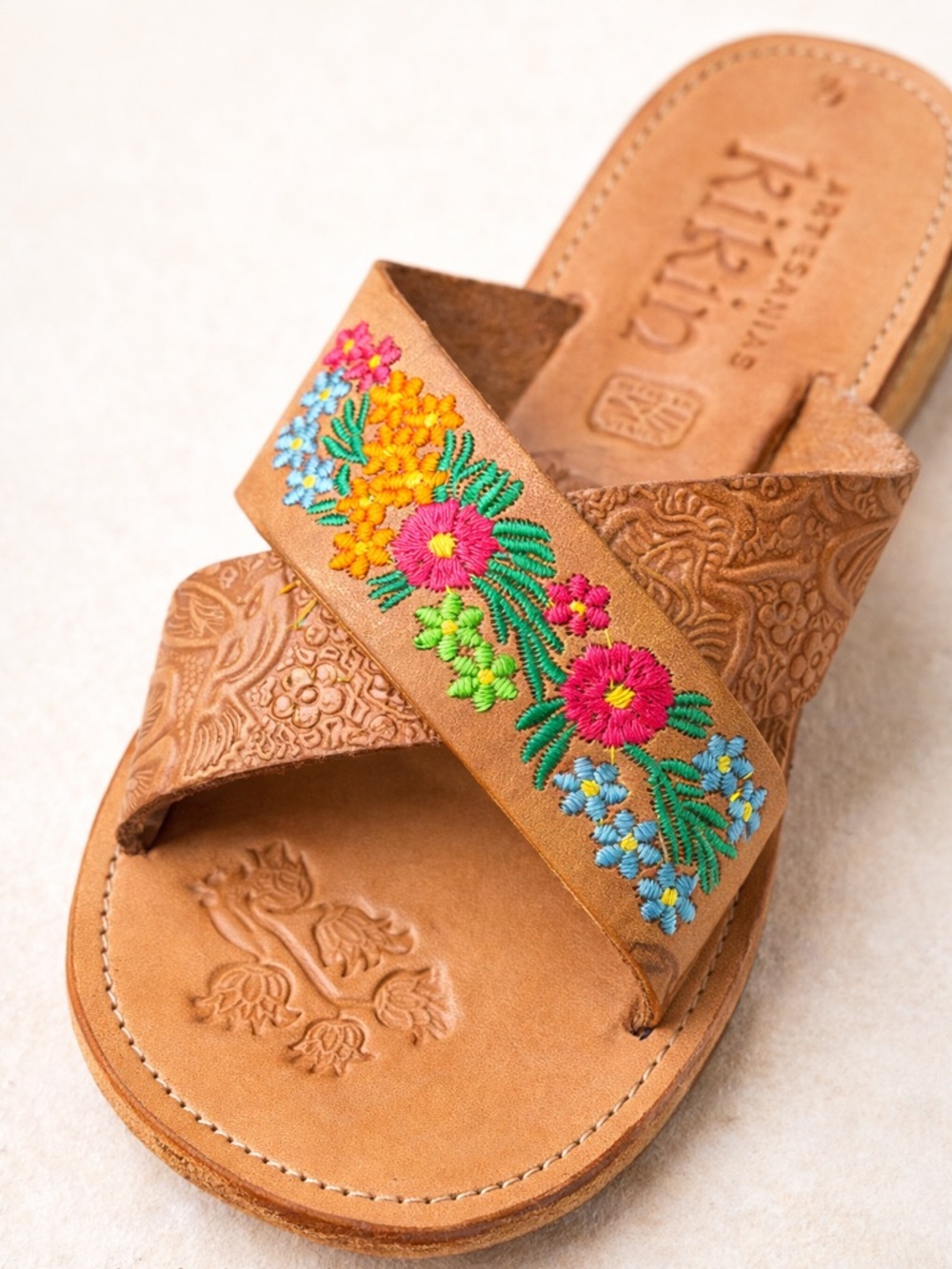 Artisanas Kirin Embroidered Sandals Floral Boho Slide Leather Mexico Size 6.5 - Picture 4 of 4